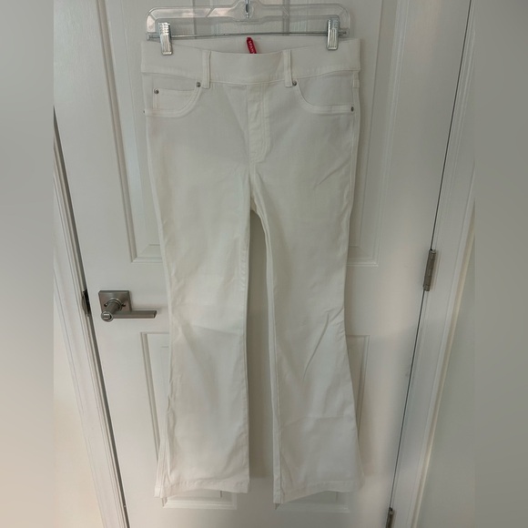Spanx Women’s Flare Jeans White Stretch Pull On - Picture 3 of 7